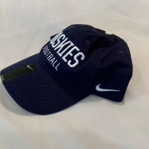 UCONN HUSKY FOOTBALL BALL CAP NIKE BNWT